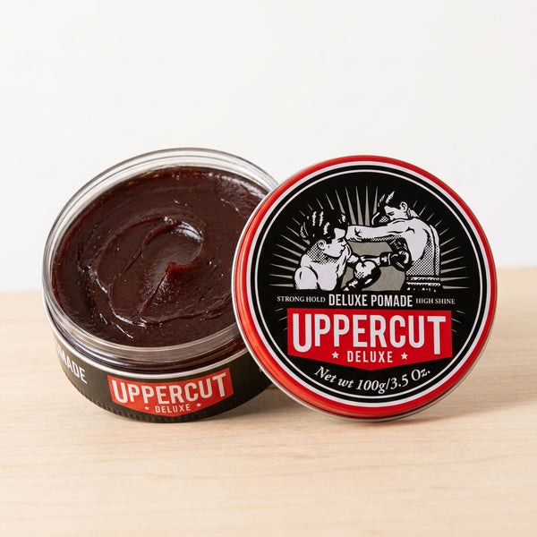 Uppercut Deluxe Pomade - öppen burk med innehåll
