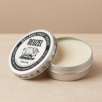 Reuzel Concrete Hold Matte Pomade - öppen burk med innehåll
