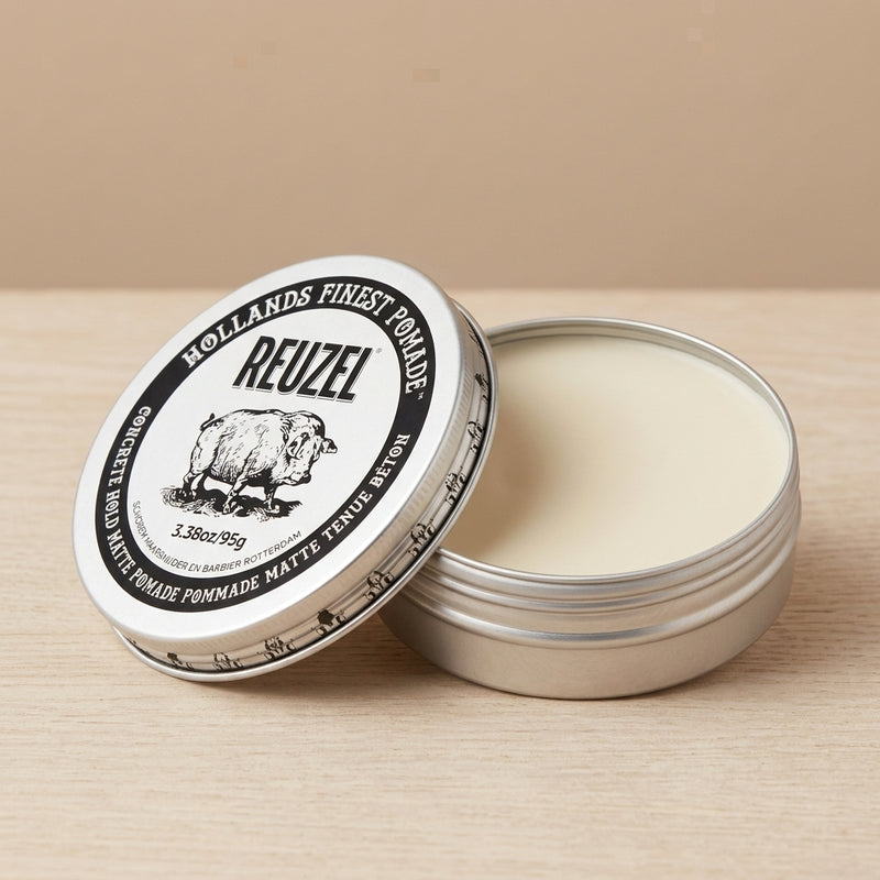 Reuzel Concrete Hold Matte Pomade - öppen burk med innehåll