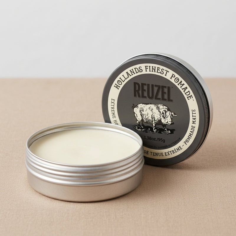Reuzel Extreme Hold Matte Pomade - öppen burk med innehåll