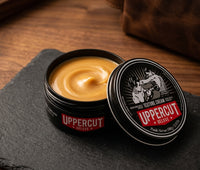 Uppercut Texture Cream - open potje met creme op leisteen, deksel ertegenaan