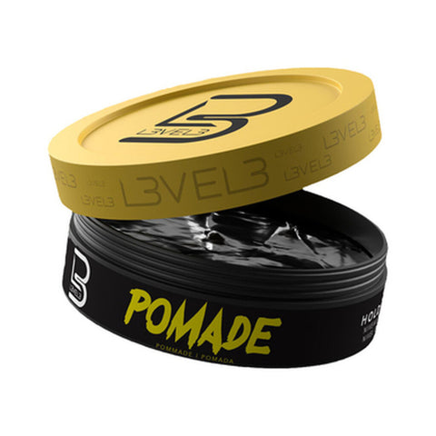 Level3 Transparant Pomade - open pot met geel deksel schuin, zichtbare heldere pomade, witte studio