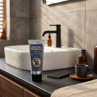 Reuzel Fiber Hair Gel - tube op badkamerwastafel met zwarte kraan