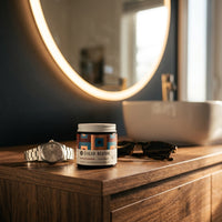 Shear Revival American Gardens Clay Pomade - potje op wastafel bij ronde spiegel