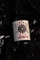 By Elementum Mollis Astrum Beard Oil - flesje liggend op glanzend zwart folie