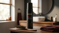 BARBER BARBER Six Inches Texture Foam 200ml - pompfles op houten wastafel met borstel en handdoek