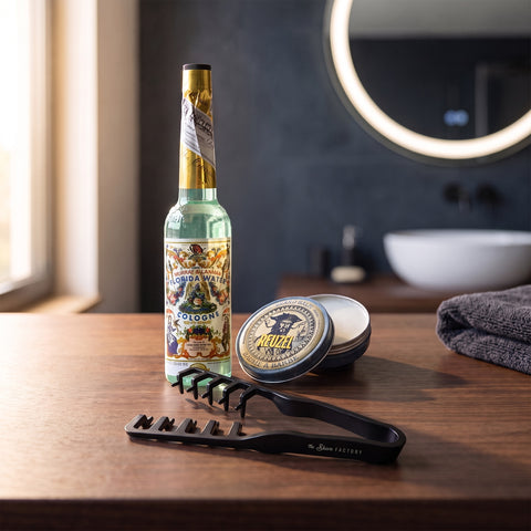 Barber presentset, hela setet på en träbänk