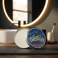 BROSH Unscented Original Hold Pomade - open blik, deksel rechtop bij wastafel
