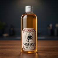 Ed. Pinaud Aftershave Barbersize 473ml - fles op houten blad tegen donkere achtergrond