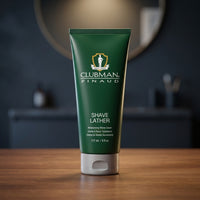 Ed. Pinaud Shave Lather - staande tube op houten blad tegen donkere achtergrond