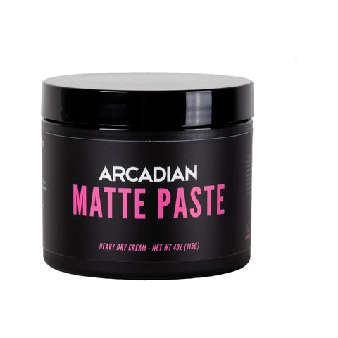 Arcadian Matte Paste - vooraanzicht zwarte pot met roze letters en deksel