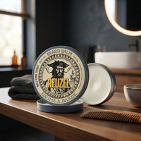Reuzel Beard Balm - blik met deksel op houten tafel bij handdoeken