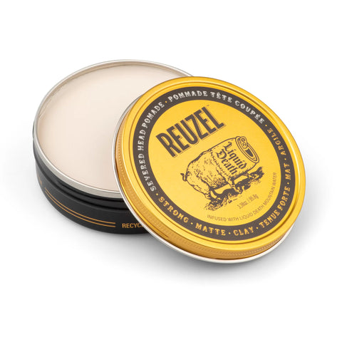 Reuzel x Liquid Death Severed Head Clay Pomade - open blik met matte klei en gele deksel