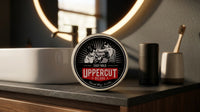 Uppercut Easy Hold - blik op wastafelblad bij ronde verlichte spiegel